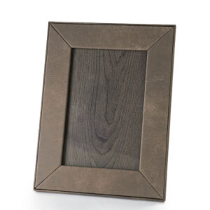 Cornice-foto-in-rovere-con-frame-in-pelle--angled