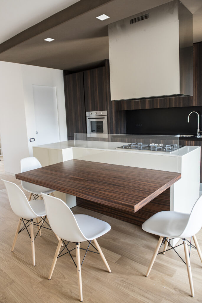 DAR-ES design kitchen in ebony and natural rosewood made in Italy by Disegnopiù | Puglia